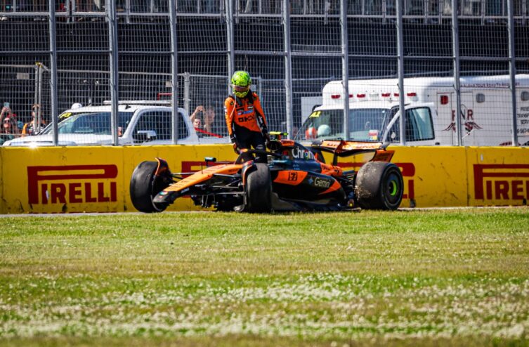 Premier accrochage entre les deux McLaren