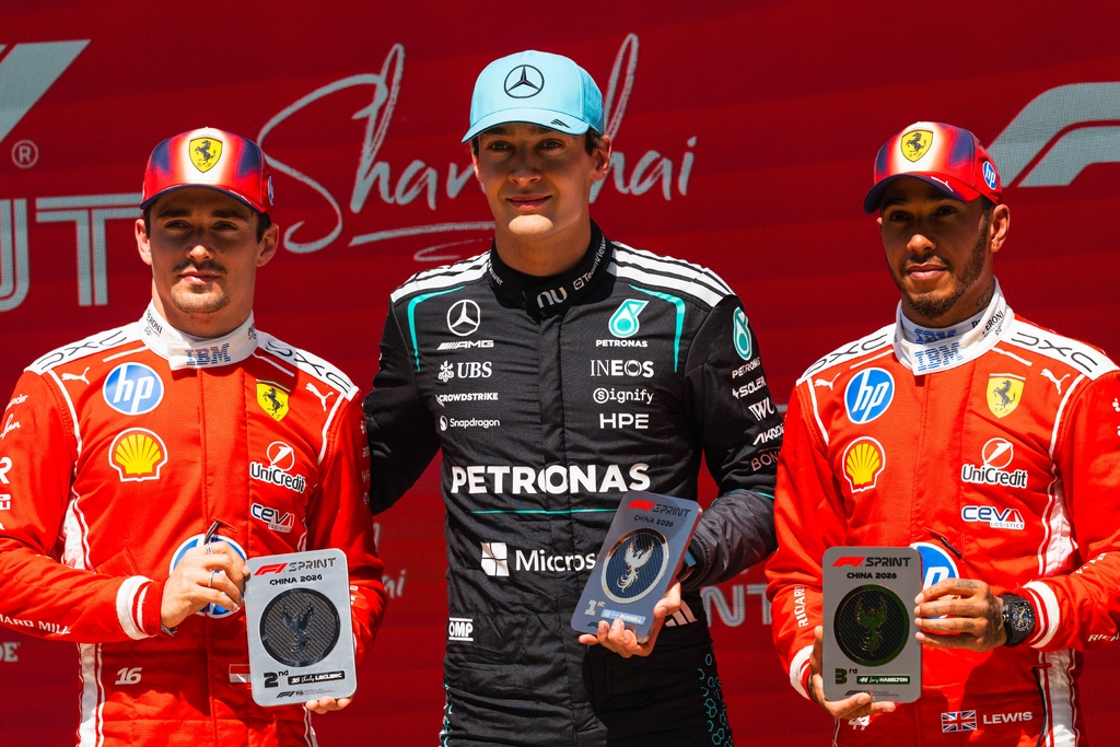George Russell s’adjuge le Sprint en Chine après un duel acharné face aux Ferrari