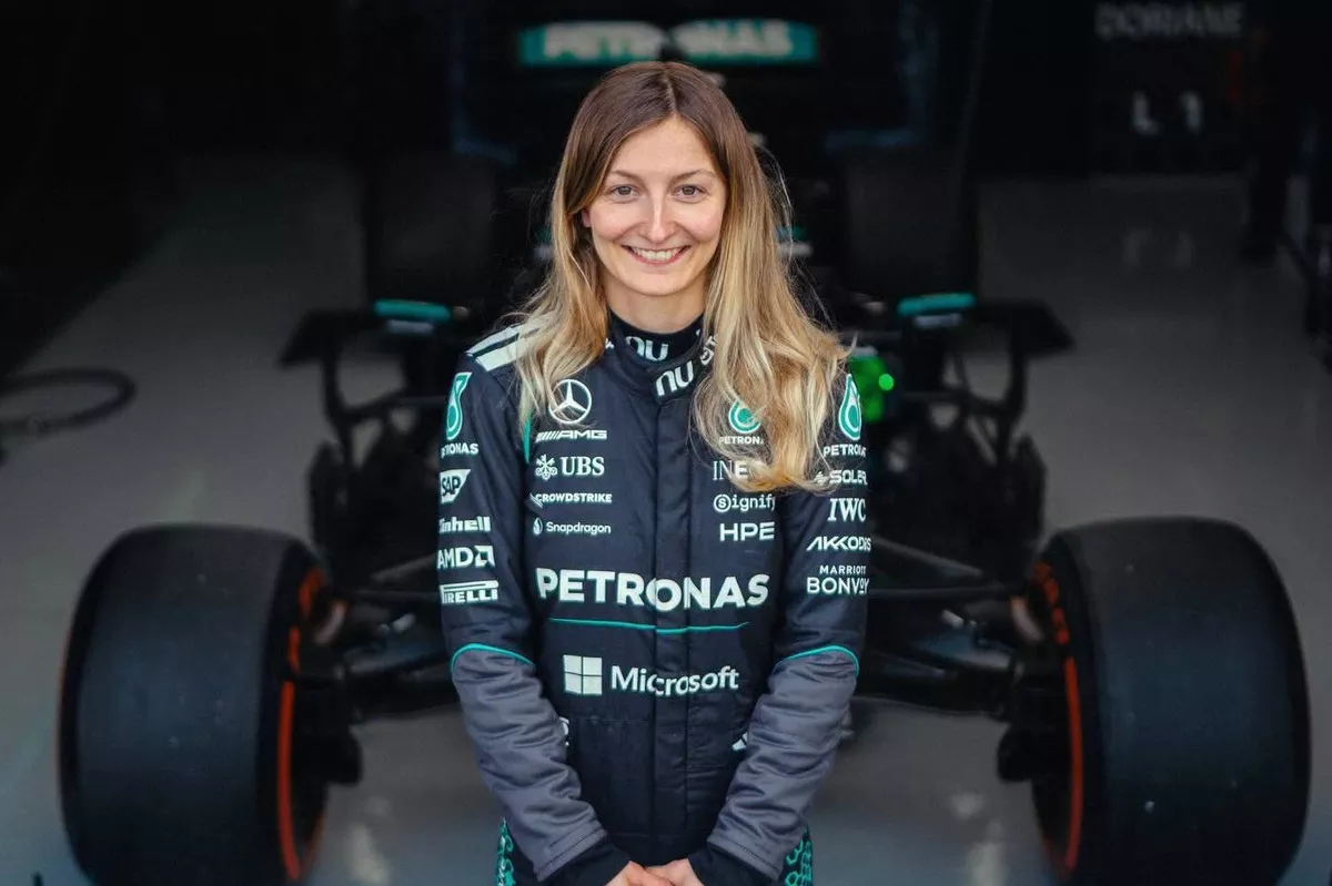 Doriane Pin a pris le volant d'une ancienne Formule 1 Mercedes pour la première fois à Silverstone.