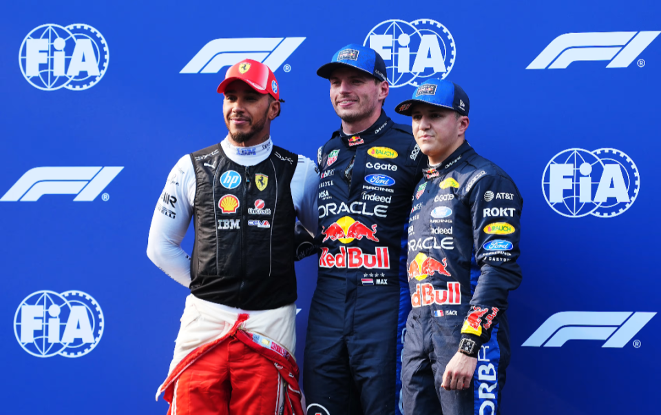 Verstappen frappe fort à Sepang et décroche sa première pole de la saison