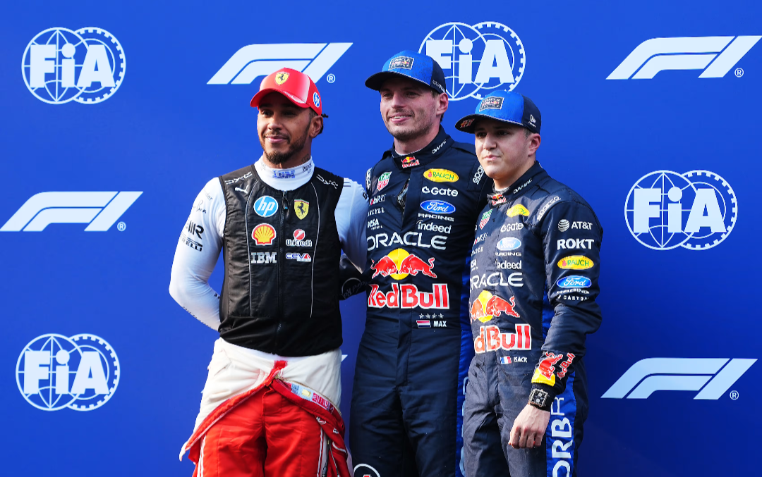 Verstappen frappe fort à Sepang et décroche sa première pole de la saison